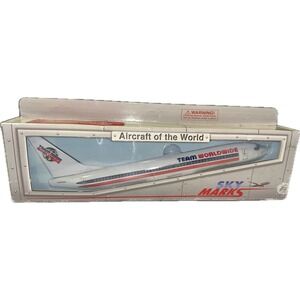 Sky Marks Aircraft Of The World Team Worldwide Boeing 738 1/130 Scale Model